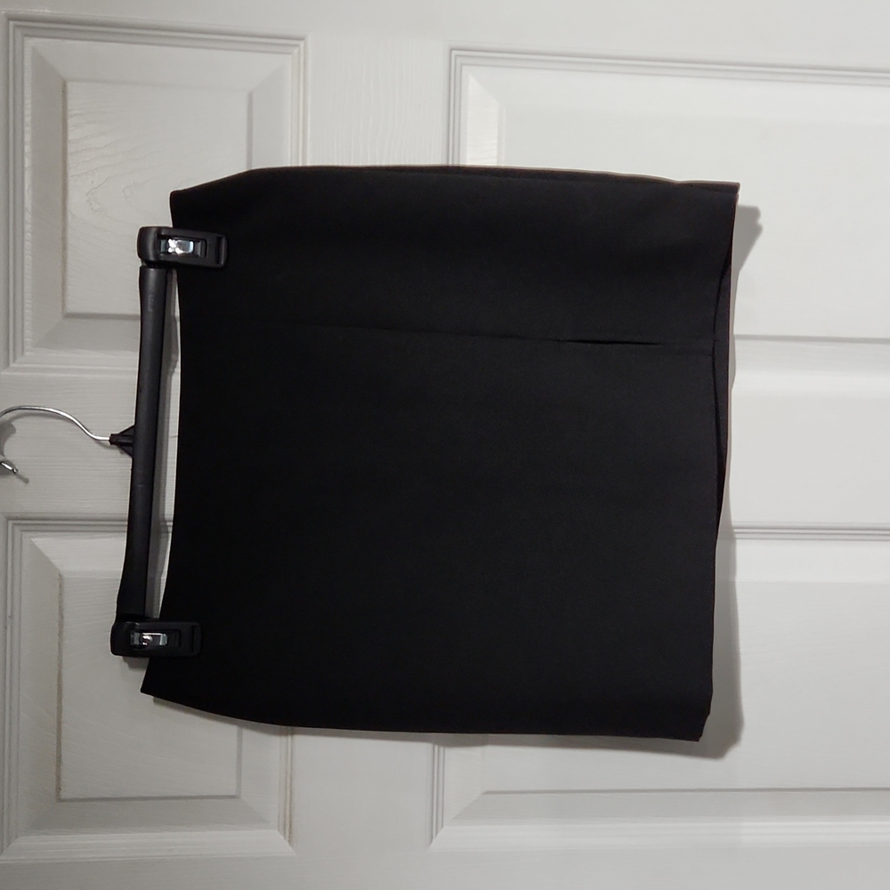 5/$35 - Women's Black Mini Skirt